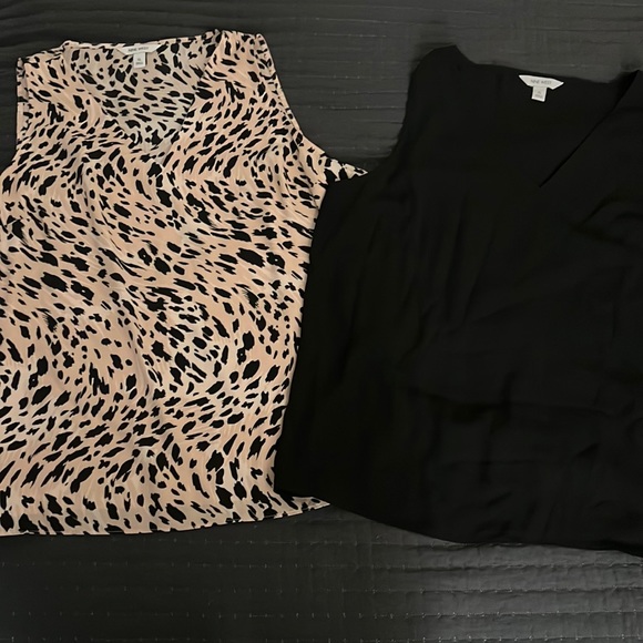 Nine West Tops - 💥NEW Black and spotted Leopard V-neck front lining tank Tops💥